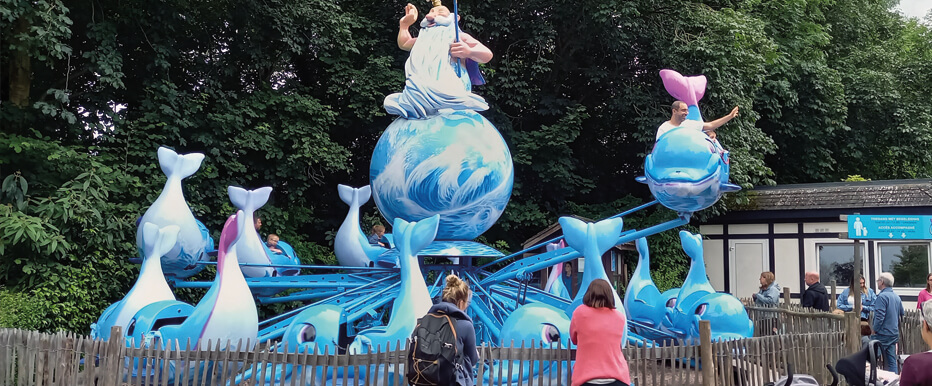 Leef je uit op de Dolfi Swing carrousel in Boudewijn Seapark Brugge.